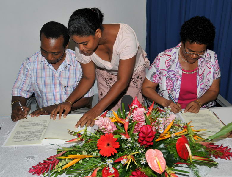 LUNGOS Chairperson signs MoU with Seychelles Government